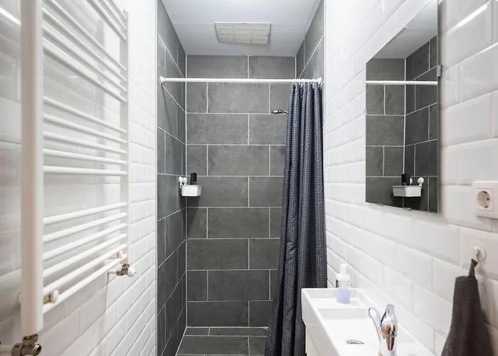 Very Apartment- 2 Bedrooms And 2 Bathrooms *
