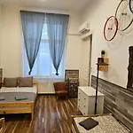 Very Apartment- 2 Bedrooms And 2 Bathrooms Apartment Budapest