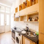 Very Apartment- 2 Bedrooms And 2 Bathrooms * Budapest
