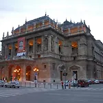 Very Apartment- 2 Bedrooms And 2 Bathrooms * Budapest