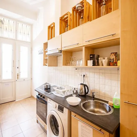 Very Apartment- 2 Bedrooms And 2 Bathrooms * 부다페스트