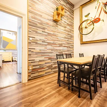 아파트 Very Apartment- 2 Bedrooms And 2 Bathrooms 부다페스트