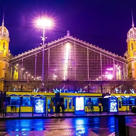 Very Apartment- 2 Bedrooms And 2 Bathrooms Lägenhet Budapest