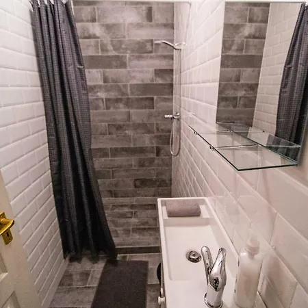 Very Apartment- 2 Bedrooms And 2 Bathrooms 부다페스트