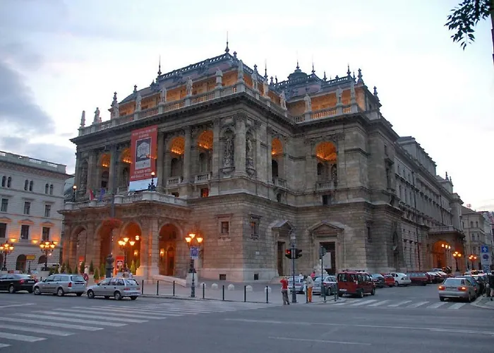 Very Apartment- 2 Bedrooms And 2 Bathrooms * Budapest