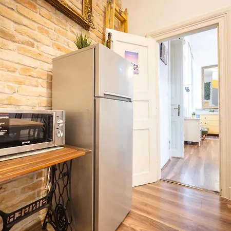 Very Apartment- 2 Bedrooms And 2 Bathrooms Apartman Budapest