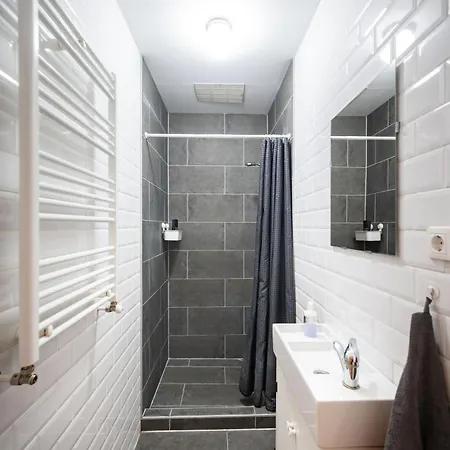 Very Apartment- 2 Bedrooms And 2 Bathrooms *