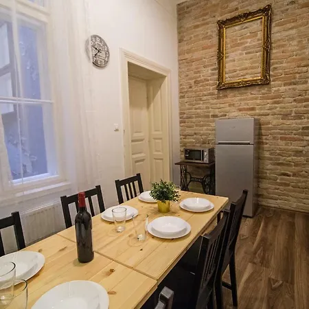 Very Apartment- 2 Bedrooms And 2 Bathrooms Apartman *