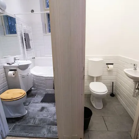 Apartman Very Apartment- 2 Bedrooms And 2 Bathrooms *