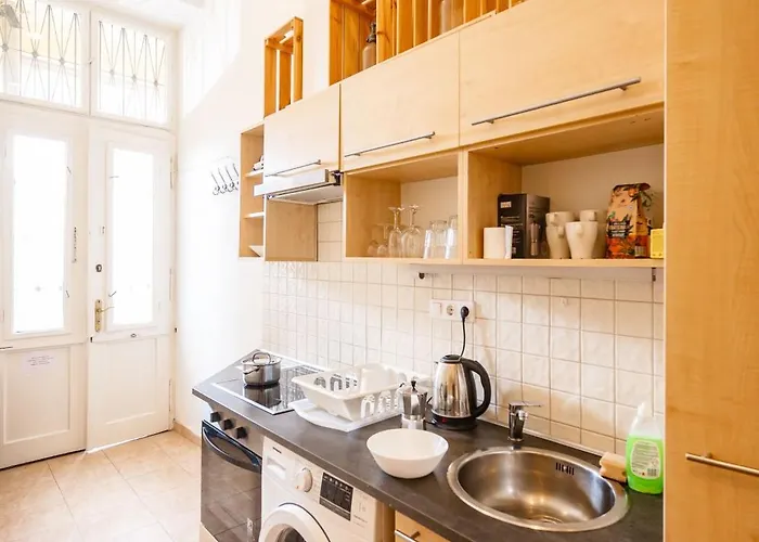 Very Apartment- 2 Bedrooms And 2 Bathrooms * Budapest