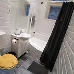 Very Apartment- 2 Bedrooms And 2 Bathrooms *