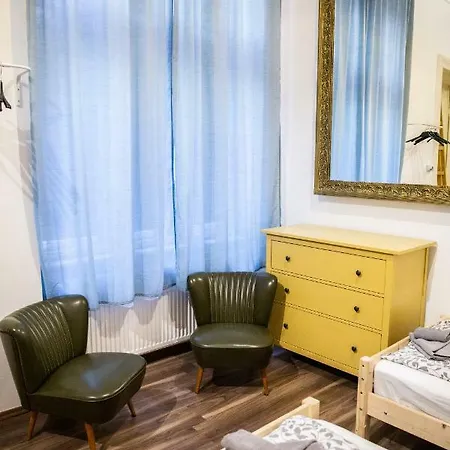 Very Apartment- 2 Bedrooms And 2 Bathrooms * بودابست