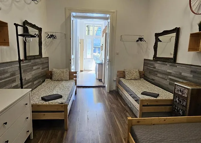 Very Apartment- 2 Bedrooms And 2 Bathrooms * Budapest